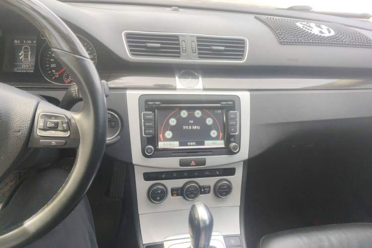 Used Volkswagen Magotan 2013 2.0 TSI Prestige Model Audio And AC Panel