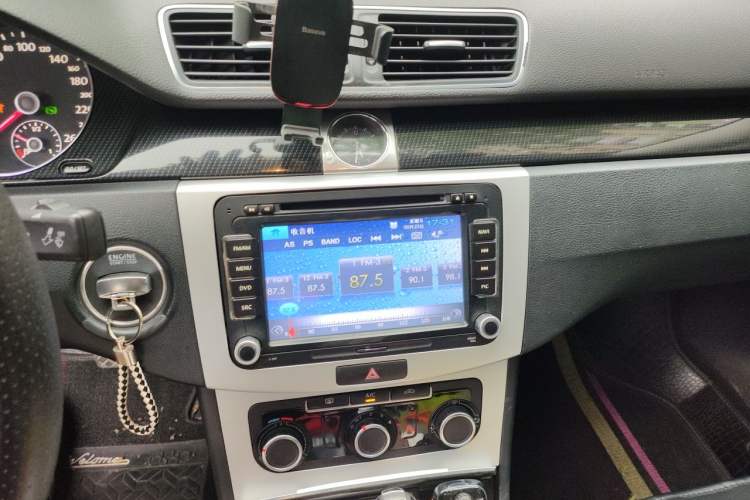 Used Volkswagen Magotan 2013 1.8TSI Premier Model Audio And AC Panel