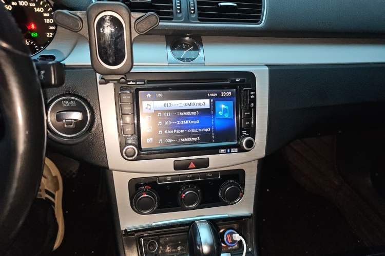 Used Volkswagen Magotan 2013 1.8TSI Premier Model Audio And AC Panel
