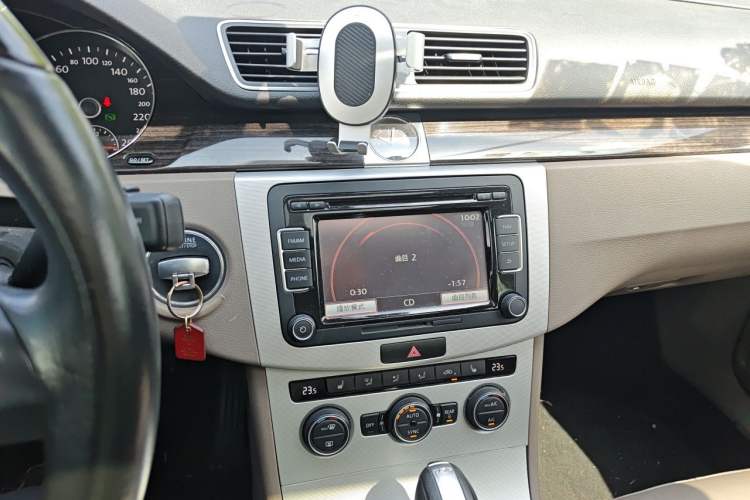 Used Volkswagen Magotan 2013 2.0 TSI Prestige Model Audio And AC Panel