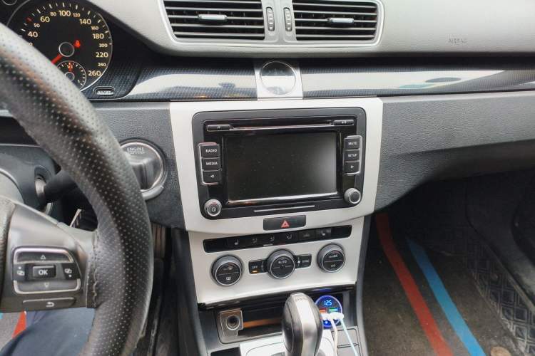 Used Volkswagen Magotan 2013 1.8TSI Luxury Model Audio And AC Panel