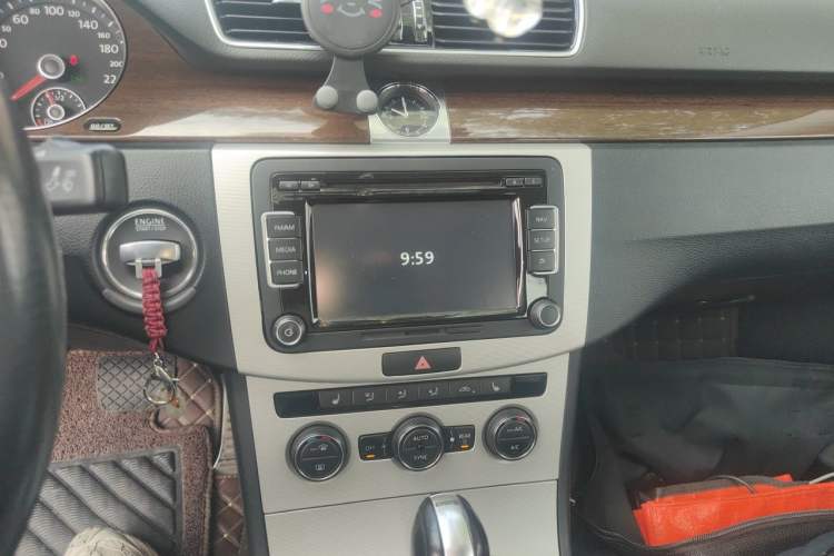 Used Volkswagen Magotan 2013 2.0 TSI Prestige Model Audio And AC Panel