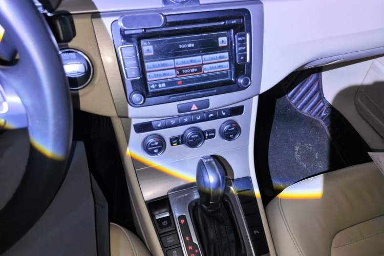 Used Volkswagen Magotan 2013 1.8TSI Luxury Model Audio And AC Panel