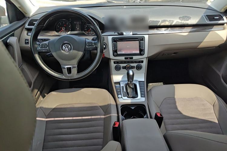 Used Volkswagen Magotan 2013 2.0 TSI Prestige Model Center Console