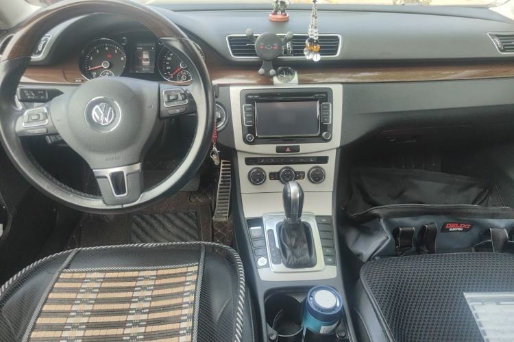 Used Volkswagen Magotan 2013 2.0 TSI Prestige Model Center Console