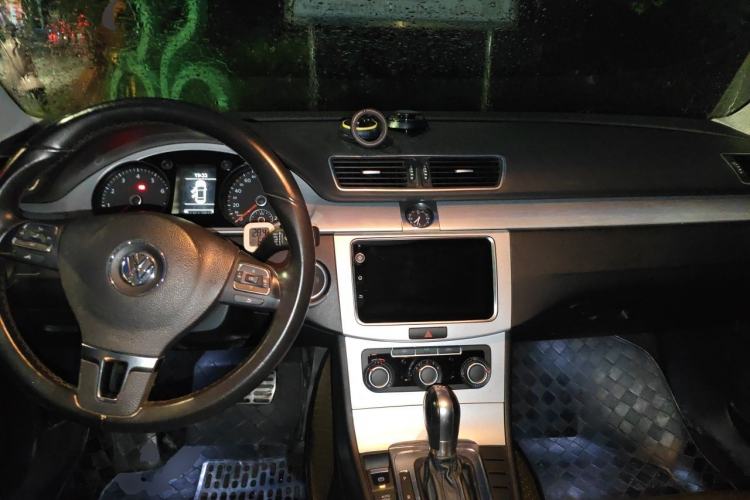 Used Volkswagen Magotan 2013 1.8TSI Premier Model Center Console