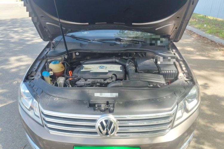 Used Volkswagen Magotan 2013 2.0 TSI Prestige Model Engine Bay