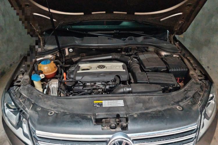 Used Volkswagen Magotan 2013 1.8TSI Luxury Model Engine Bay