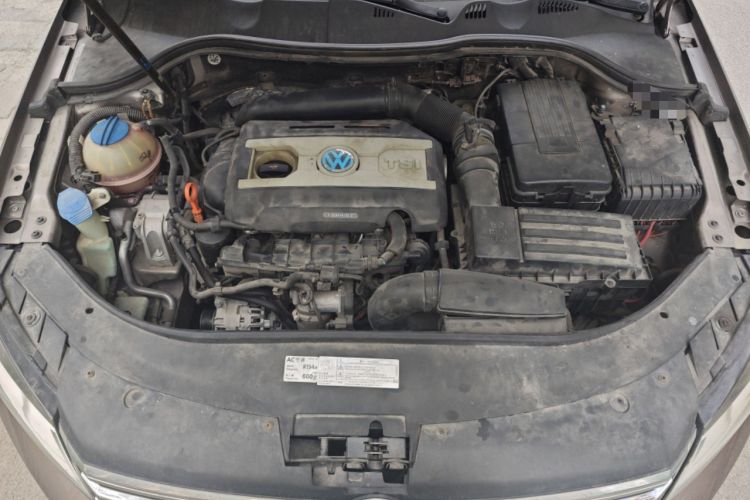 Used Volkswagen Magotan 2013 1.8TSI Premier Model Engine Bay