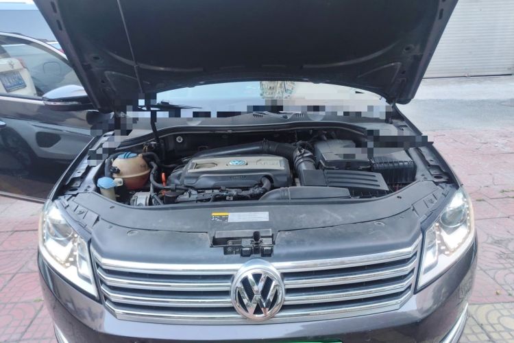 Used Volkswagen Magotan 2013 1.8TSI Prestige Model Engine Bay