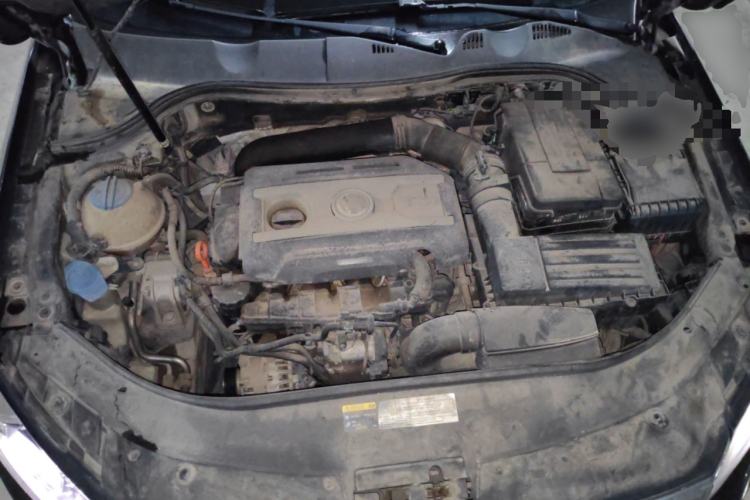 Used Volkswagen Magotan 2013 1.8TSI Luxury Model Engine Bay