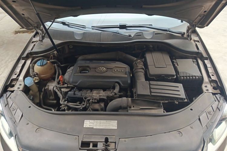 Used Volkswagen Magotan 2013 1.8TSI Luxury Model Engine Bay