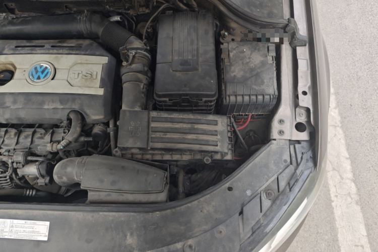 Used Volkswagen Magotan 2013 1.8TSI Premier Model Engine Bay Left