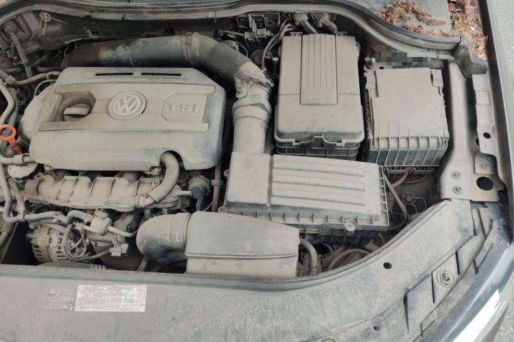 Used Volkswagen Magotan 2013 1.8TSI Premier Model Engine Bay Left