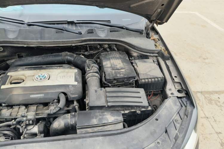 Used Volkswagen Magotan 2013 1.8TSI Premier Model Engine Bay Left