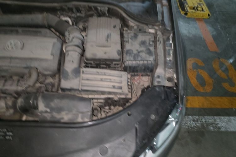 Used Volkswagen Magotan 2013 1.8TSI Comfort Model Engine Bay Left