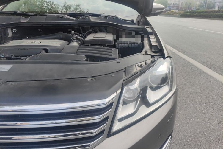 Used Volkswagen Magotan 2013 2.0 TSI Prestige Model Engine Bay Left