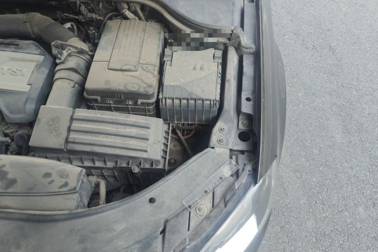 Used Volkswagen Magotan 2013 1.8TSI Premier Model Engine Bay Left