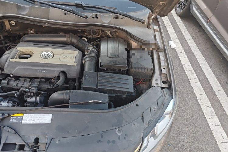 Used Volkswagen Magotan 2013 1.8TSI Luxury Model Engine Bay Left