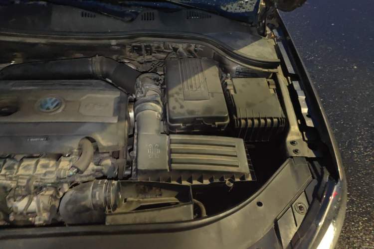 Used Volkswagen Magotan 2013 1.8TSI Premier Model Engine Bay Left