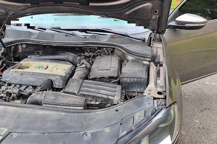 Used Volkswagen Magotan 2013 1.8TSI Premier Model Engine Bay Left