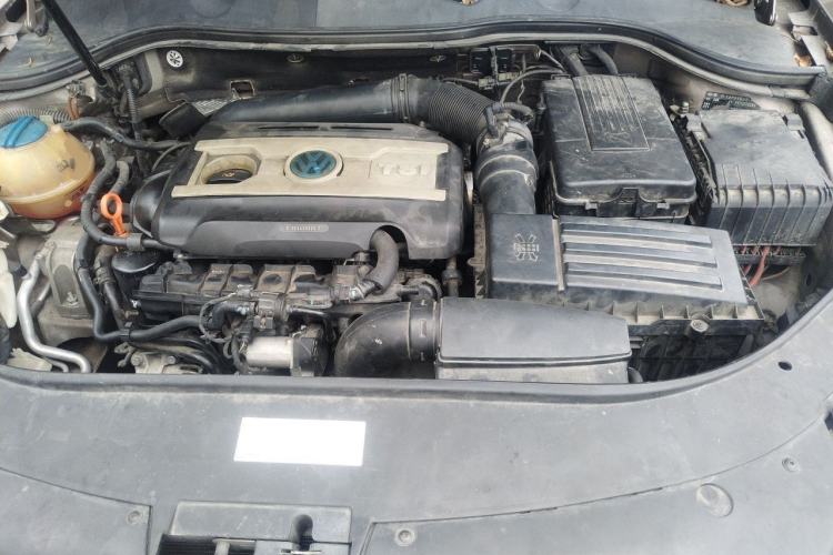 Used Volkswagen Magotan 2013 1.8TSI Luxury Model Engine Bay
