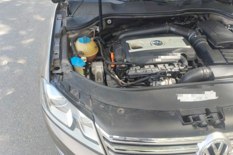 Used Volkswagen Magotan 2013 2.0 TSI Prestige Model Engine Bay Right