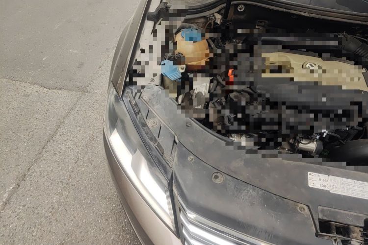 Used Volkswagen Magotan 2013 1.8TSI Premier Model Engine Bay Right