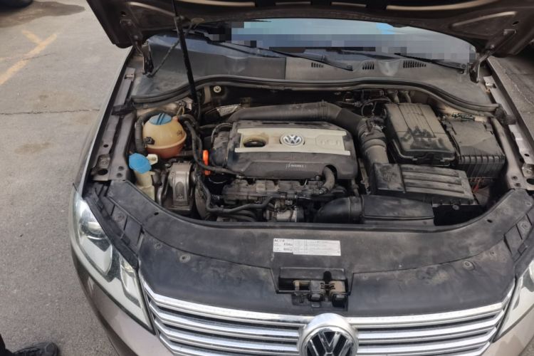 Used Volkswagen Magotan 2013 1.8TSI Luxury Model Engine Bay Right