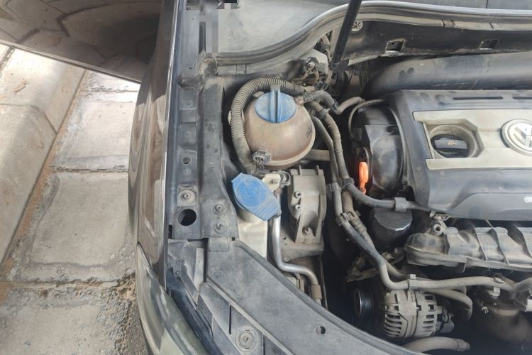 Used Volkswagen Magotan 2013 1.8TSI Premier Model Engine Bay Right