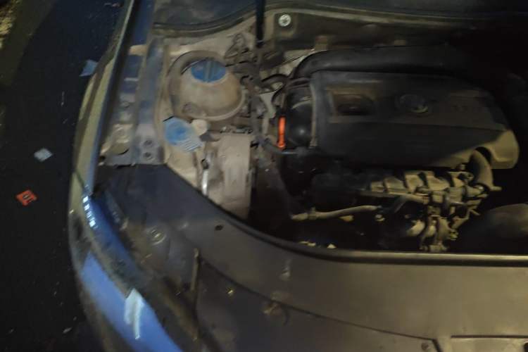 Used Volkswagen Magotan 2013 1.8TSI Premier Model Engine Bay Right