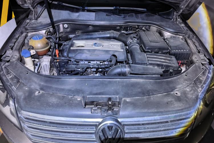 Used Volkswagen Magotan 2013 1.8TSI Luxury Model Engine Bay