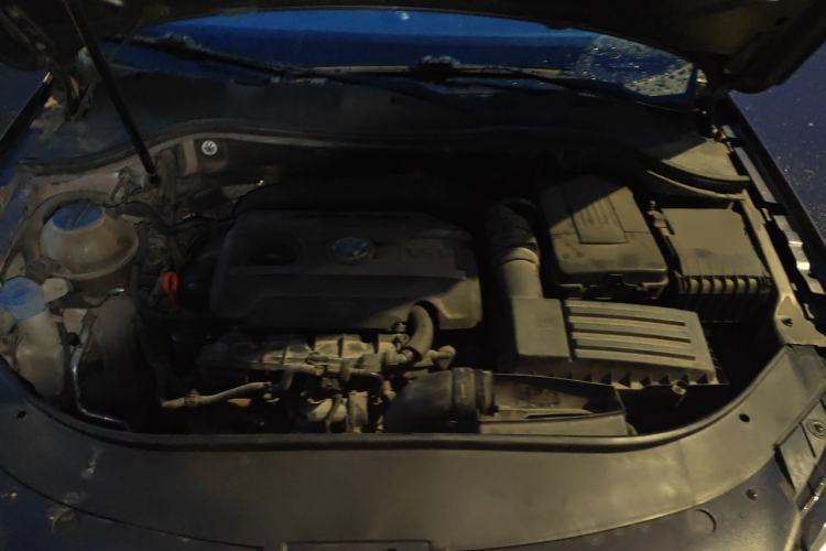 Used Volkswagen Magotan 2013 1.8TSI Premier Model Engine Bay