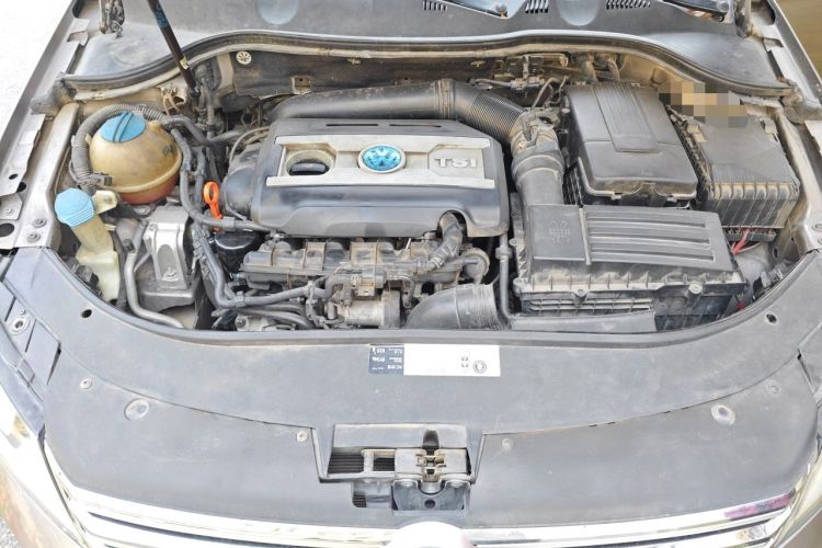 Used Volkswagen Magotan 2013 2.0 TSI Prestige Model Engine Bay