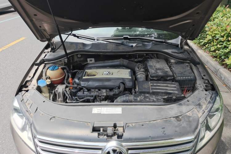 Used Volkswagen Magotan 2013 1.8TSI Prestige Model Engine Bay
