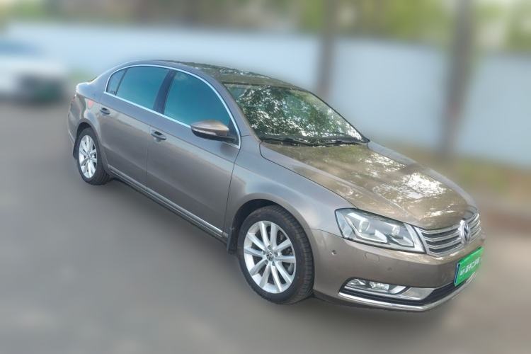 Used Volkswagen Magotan 2013 2.0 TSI Prestige Model Front Right 45 Deg