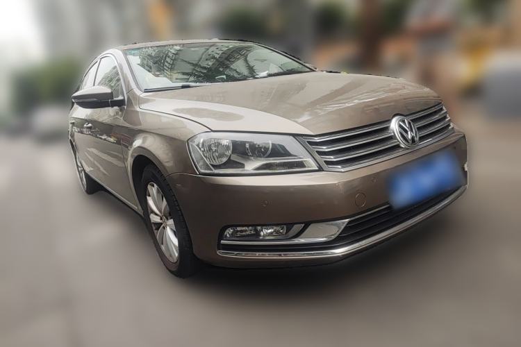 Used Volkswagen Magotan 2013 1.8TSI Premier Model Front Right 45 Deg
