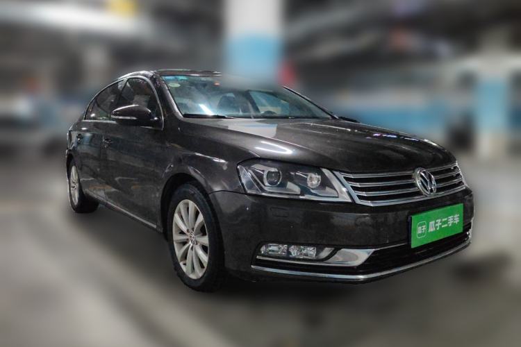 Used Volkswagen Magotan 2013 1.8TSI Luxury Model Front Right 45 Deg