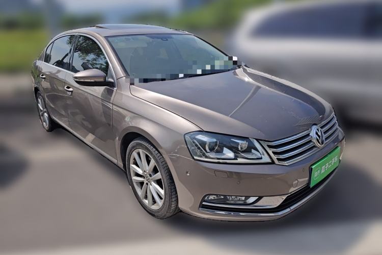 Used Volkswagen Magotan 2013 2.0 TSI Prestige Model Front Right 45 Deg