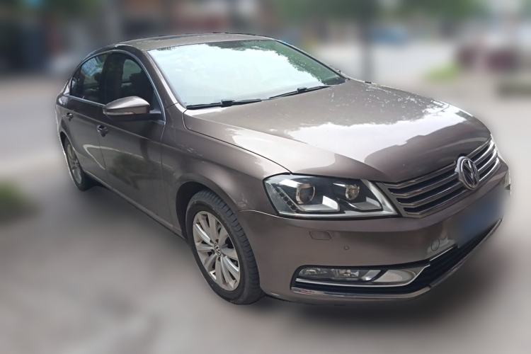 Used Volkswagen Magotan 2013 1.8TSI Luxury Model Front Right 45 Deg