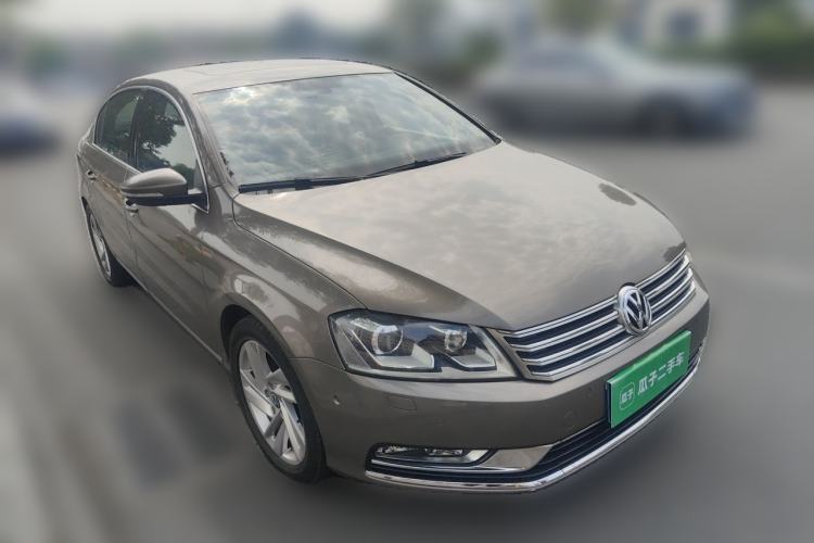 Used Volkswagen Magotan 2013 2.0 TSI Prestige Model Front Right 45 Deg