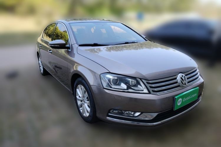 Used Volkswagen Magotan 2013 1.8TSI Luxury Model Front Right 45 Deg