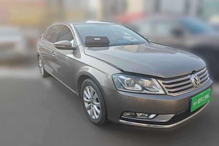 Used Volkswagen Magotan 2013 1.8TSI Luxury Model Front Right 45 Deg