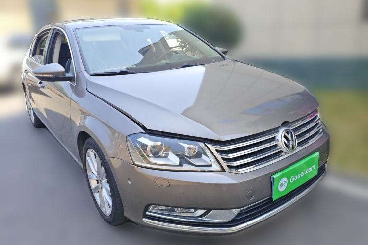 Used Volkswagen Magotan 2013 2.0 TSI Prestige Model Front Right 45 Deg