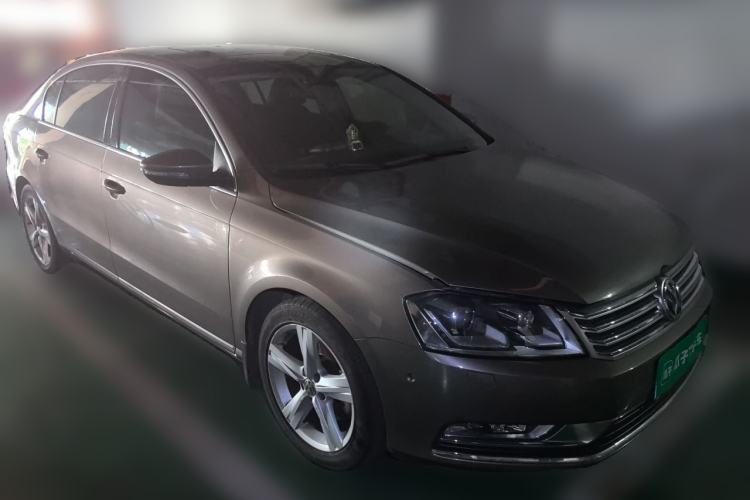 Used Volkswagen Magotan 2013 2.0 TSI Prestige Model Front Right 45 Deg
