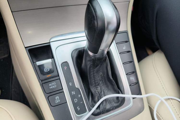 Used Volkswagen Magotan 2013 1.8TSI Premier Model Gear Lever
