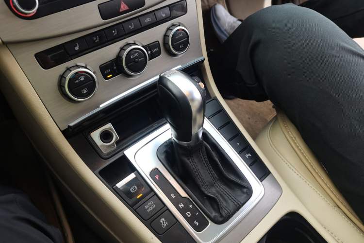 Used Volkswagen Magotan 2013 1.8TSI Luxury Model Gear Lever