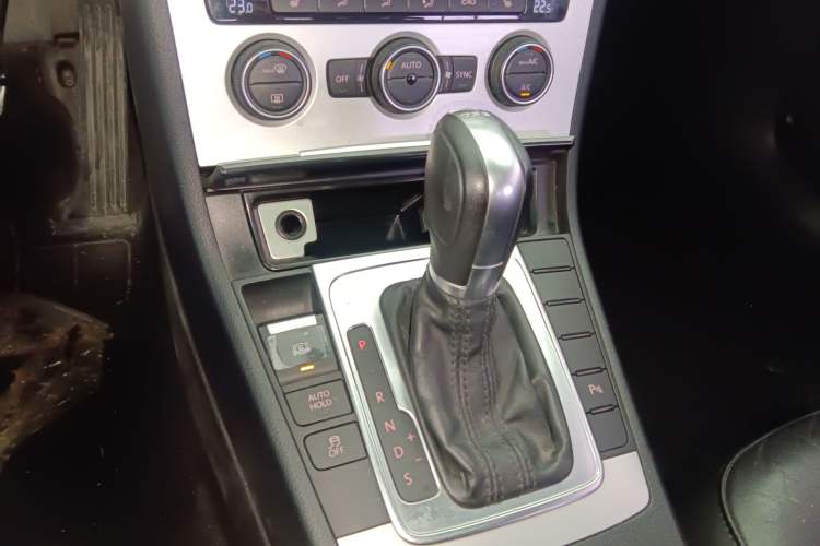 Used Volkswagen Magotan 2013 1.8TSI Luxury Model Gear Lever