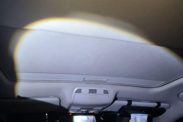Used Volkswagen Magotan 2013 1.8TSI Luxury Model Headliner