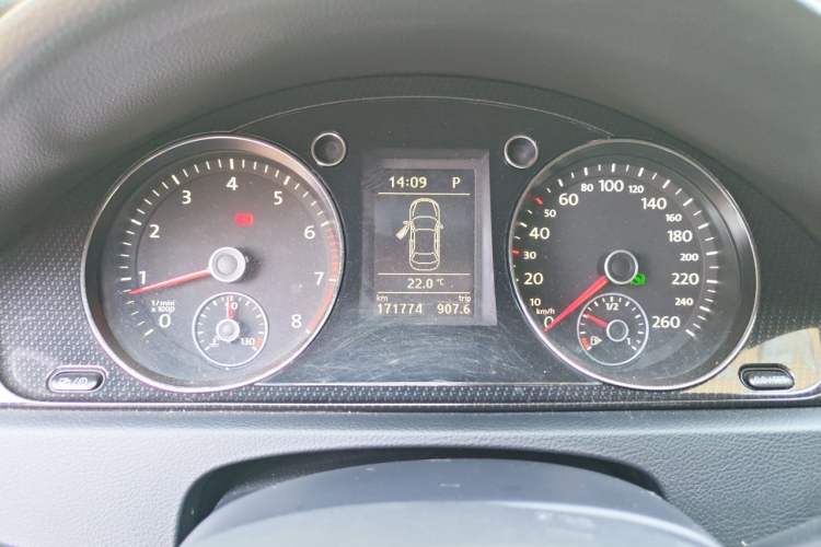 Used Volkswagen Magotan 2013 2.0 TSI Luxury Model Instrument Cluster
